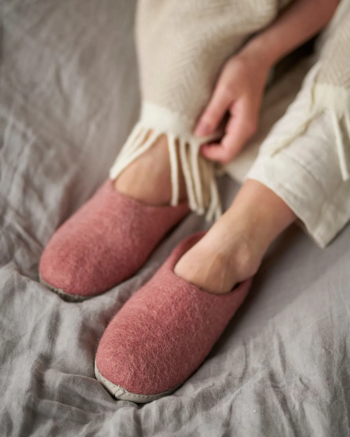 Wool Felt Slippers: Rose